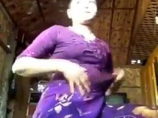 Spectacolul solo al mătușii cu Indian bhabhi în videoclipul Mms