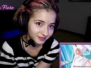 Emma Fiore, ein 18-jähriges Mädchen, wird von Hentai erregt und masturbiert im Stream