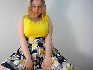 処女娘が素敵なドレスで踊った後に激しくイく