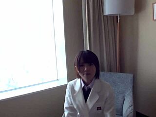 Не могу устоять, обнимаю милую Мико в матросском костюме