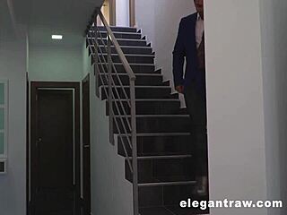 ตูดลาติน่าแน่นใหญ่โดนตีซ้ำในโรงรถ