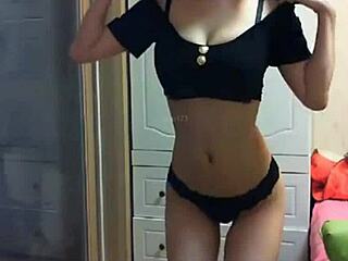 Girl Shows Boobs On Webcam!