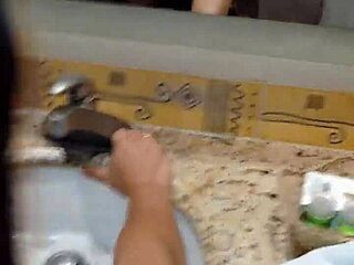 Neighbors share motel fun after concert