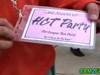 Rubia sexy domina en acción hardcore salvaje