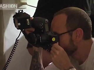 צילומי עירום עם דוגמניות מפורסמות ללוח שנה אופנתי, אוי שכחתי את החלק העליון!