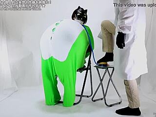 Balloon popping fun with screaming fetish vibes