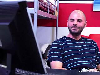 巨乳教師ジュリア・アンがエロい生徒を誘惑してハメる