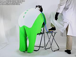 Balloon popping fun with screaming fetish vibes