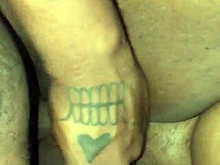 Rakastan pyöreää ebony-vartaloani isoilla titeillä ja persellä saamassa kumuja