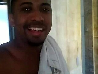 moreno pirocudo carioca showers while servicing via whatsapp video call