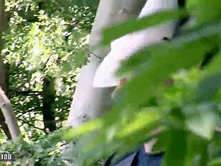 Trapanata anale dura per una brunetta minuta con un cazzo mostruoso