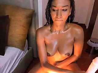 Intriguing Beautiful Ebony Webcam Show with Cute Performer