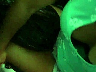 Pasangan Pamer Tetek Besar di Bus Ramai