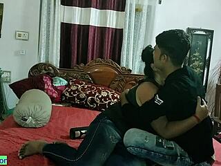 i fuked this beutiful indian bhabhi so hard, she was bent over and kissin me like crazy! bbw amature sex