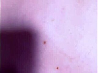 la hermanastra traviesa se escapa con su amigo de la universidad y exploran deseos profundos en hotel de lujo