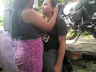 Hej, sledoval som mliečnika domov na divoký sex! 😈