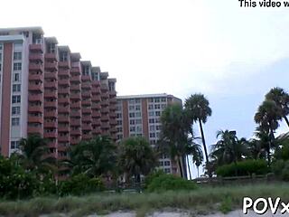 Saya puaskan hottie kotor itu dengan batang besar saya sampai maksimum