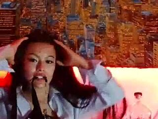 Intense Perreo Dance with Karol G and Alicia Keys on Live Cam