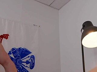 Hei kawan, nak tengok aku flip fuck dengan Major Niko Carr?