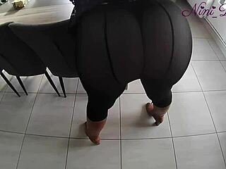 Ei, quer ver a bunda grande da madrasta fodida num vestido apertado?