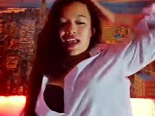 Intense Perreo Dance with Karol G and Alicia Keys on Live Cam