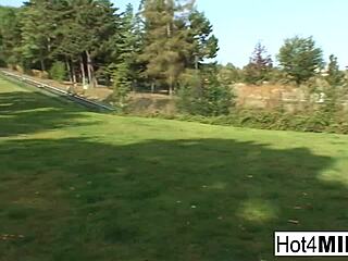 Milf Enjoys Threesome with Cumshot and Blowjob