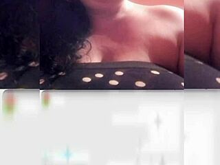 Jeg leker med min tjukke chatpartner i badekaret