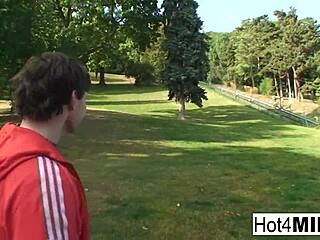 Milf Enjoys Threesome with Cumshot and Blowjob