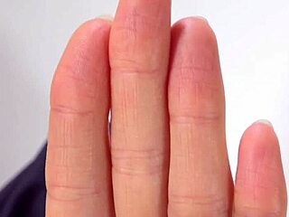 i love watchin girls with hand fetish, it's so excitin to see their soft hands