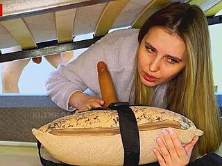 嘿，猜猜怎么着？继子终于在狂野肛交中搞定后妈！