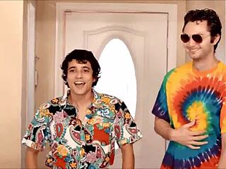 Кто-нибудь знает её имя или полный видос