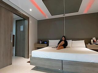 Veio entregar pizza e dei pro motoboy Big Bambu enquanto marido tava fora, sabe?