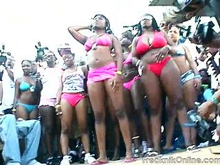 Teen amateurs perform blowjobs and ass play in Freaknik Online 25