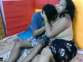 Indický manžel sdílí horkou ženu s kamarádem na divokou akci