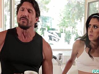 Angel Del Rey Plans To Tease Stepdad In Bedroom