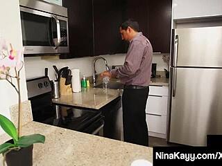 ฉันแอบดู nympho Kayy โดนเย็ดโดยคนนอกใจในขณะที่ Sara Jay บันทึกทั้งหมด