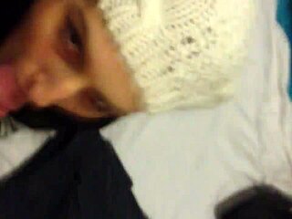 Homemade brunette sucking cock with amateurs 😏