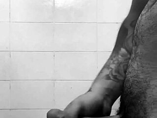 I masturbate thinking about my hot neighbor squirting 😈