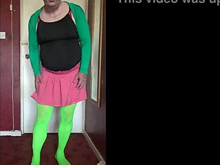  Nabídni svůj čurák tomu bisexuálnímu crossdresserovi.