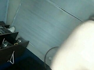 I can't resist my girlfriend's big ass