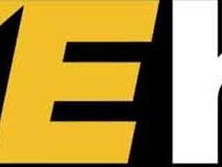 假出租车红发Kiara Love在司机大鸡巴上喷水到处都是