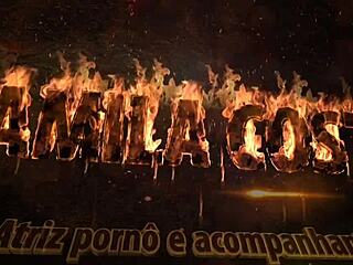 Loira Dando No Pelo E Deixando Gozar Dentro Completo No Red