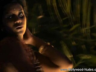 Bollywood Babe Dances Elegantly in Cultural Performance