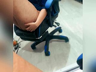 Monique Lima mostra lingerie minúscula e bundão brasileiro