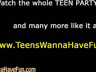 Jovencita amateur monta una verga enorme y dura todos los días