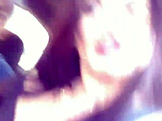 Que Loucura! Experimentar um Passeio Selvagem no Uber da Pickachu com uma Morena Gostosa