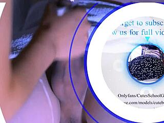 Elevă obraznică a fugit de acasă să se întâlnească cu prietenul în apartament și să descopere senzații noi