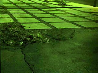 Selvbondage problemer Lilly kommer som hun er på en grateful d