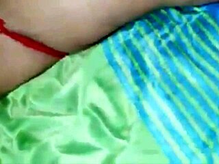 mi hermanastra vuelve de fiesta y la espero caliente en casa