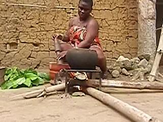 Przyłapała mnie na rżnięciu przyrodniego brata u babci w Afryce